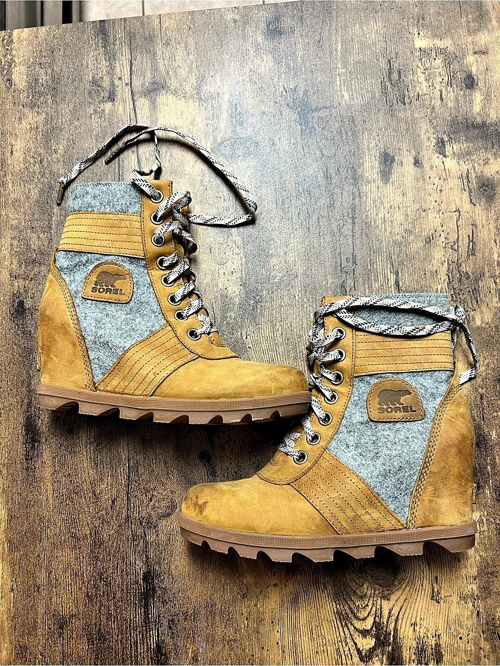 Sorel Wedge Lace-Up Boots Size 9